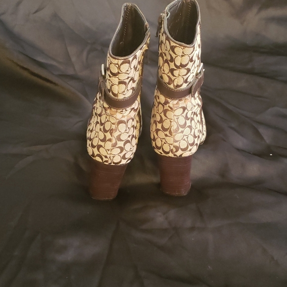 Boots - Picture 4 of 5